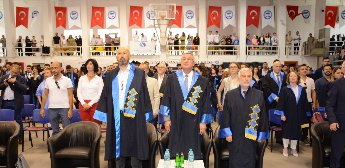 2023 Mezuniyet Töreni Göztepe Yerleşkesi Ömer Halisdemir Spor Salonunda gerçekleştirildi.